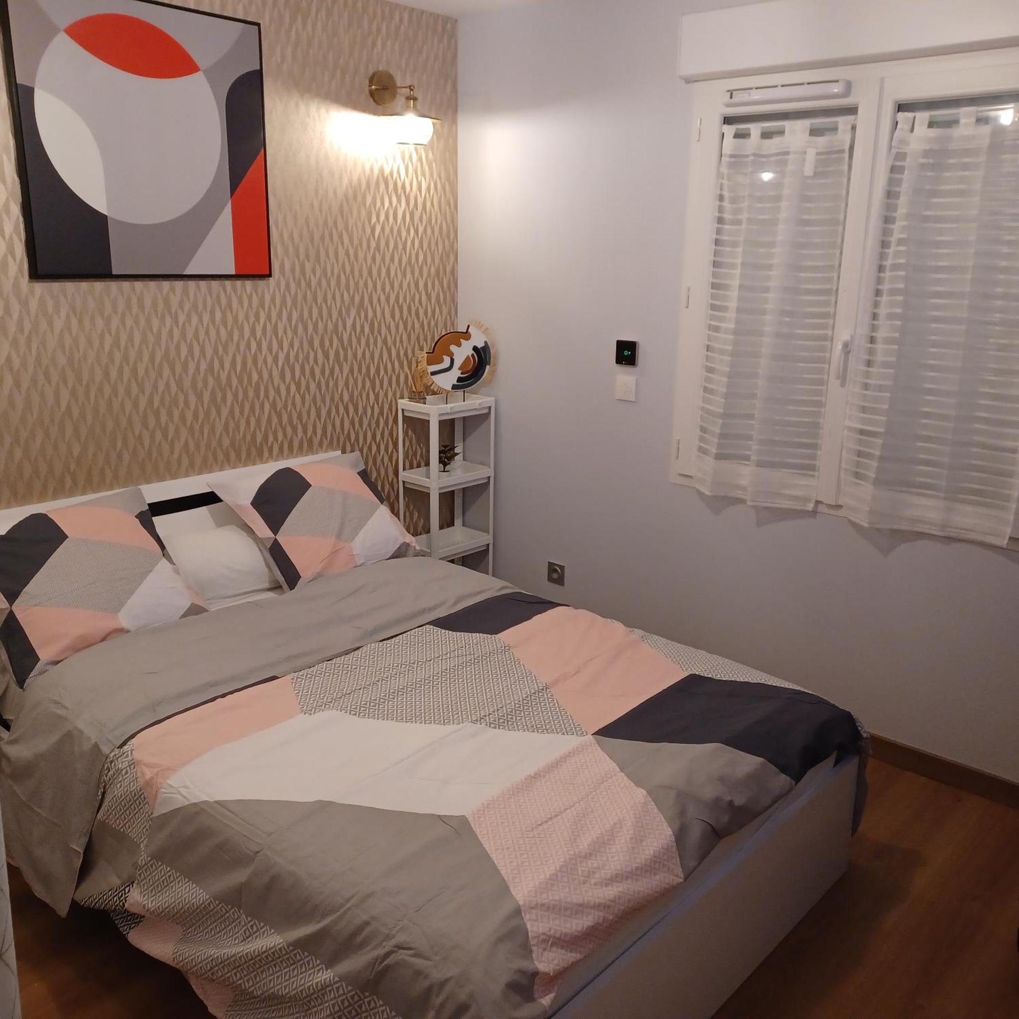 Chambre Privee/Climatisee+Tv /Petit Dejeuner Inclu/Tout Confort Невер Экстерьер фото